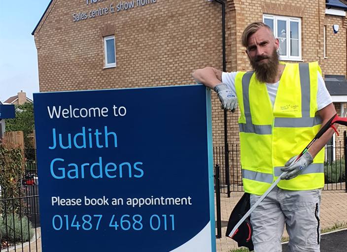 Local housebuilder supports Sawtry litter picking group